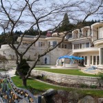 Hillside Residence, a residential architecture design project designed by Karl Gustavson Architect based in West Vancouver, Canada.